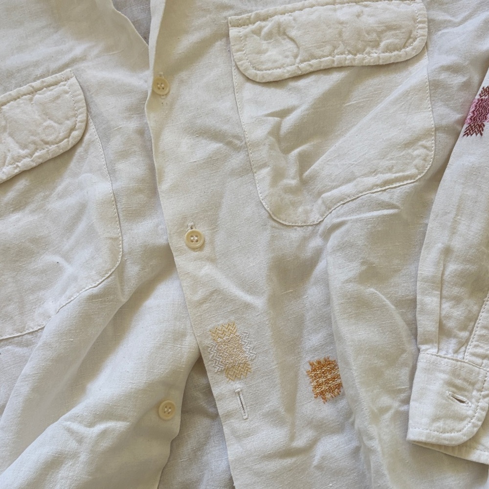 story MFG White Button-Up Shirt with Embroidered Accents*** pls see description - Picture 6 of 9